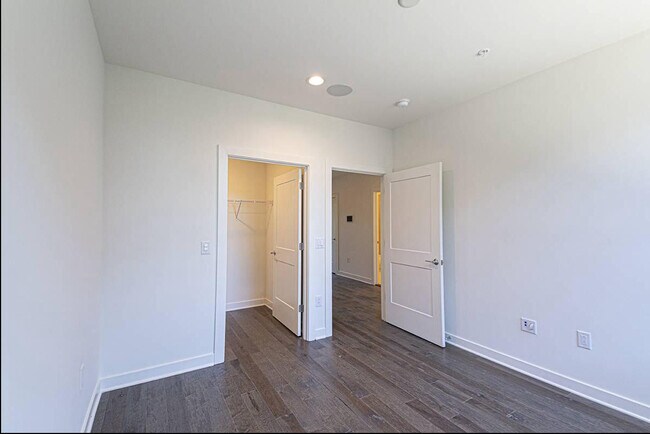 Building Photo - 291 St Botolph St