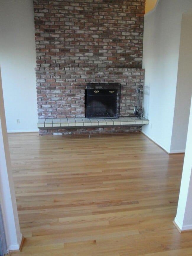 Building Photo - Los Gatos Townhome