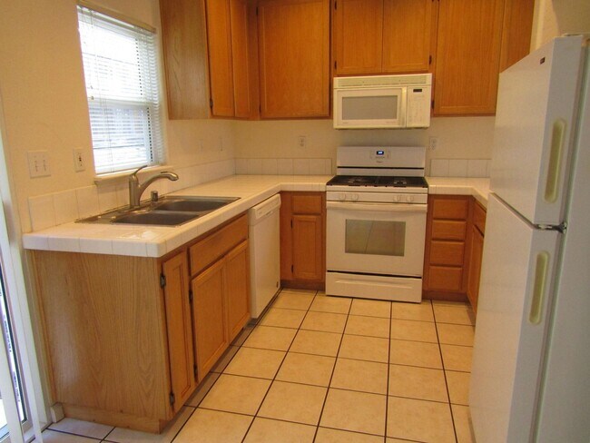 Building Photo - 2 br, 1.5 bath House - 564 Adina Way