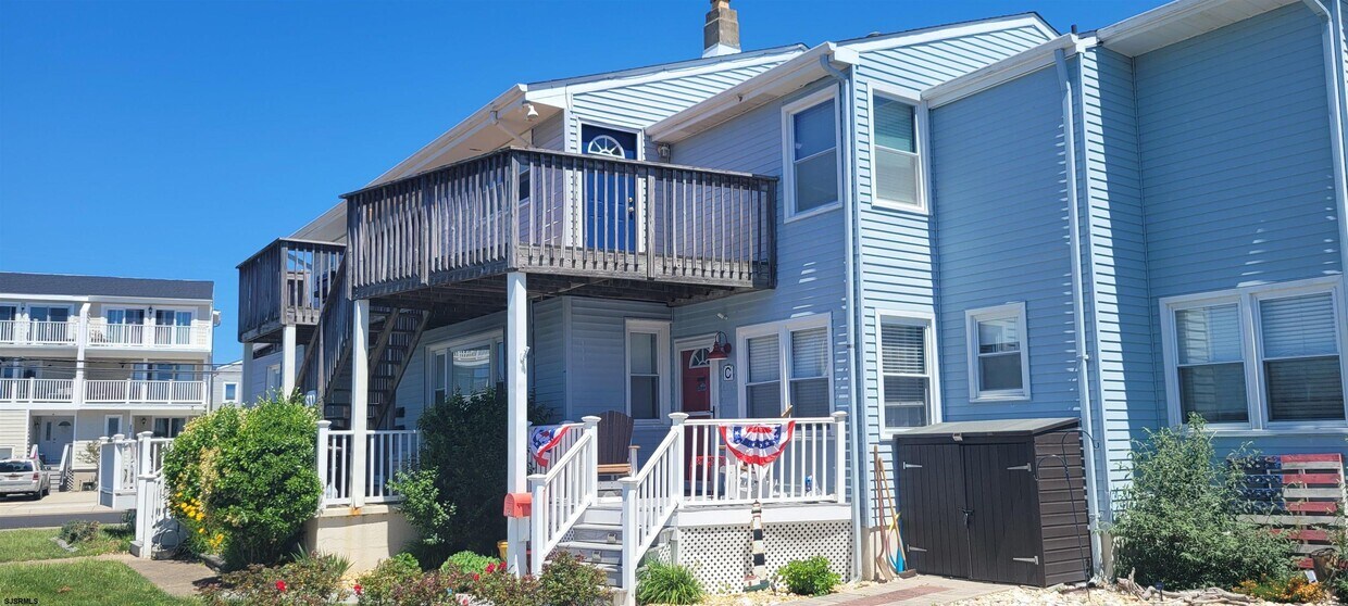 Primary Photo - 800 W Beach Ave