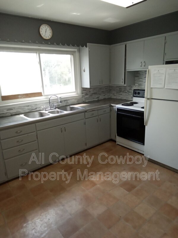 Building Photo - 1116 E Harney St