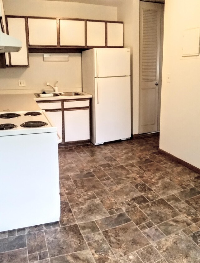 Primary Photo - 1057 Everett Ct