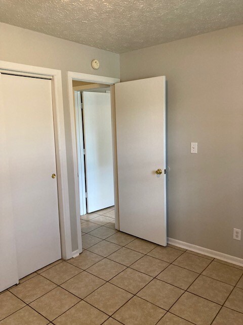 Building Photo - 3242 Pawnee Dr