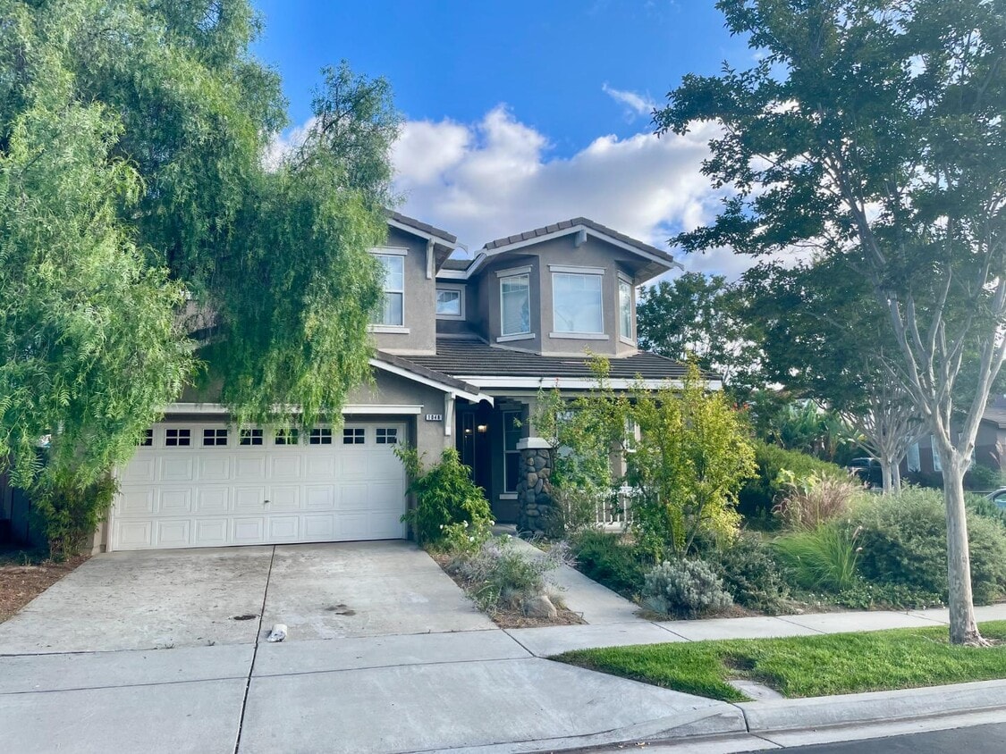 Primary Photo - 1046 Strawberry Creek St