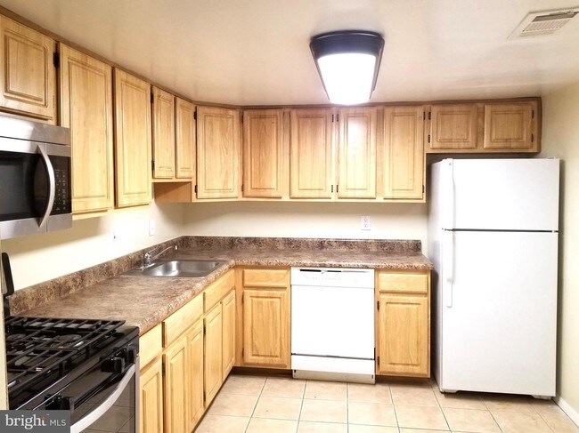 Building Photo - 2498 Sun Valley Cir