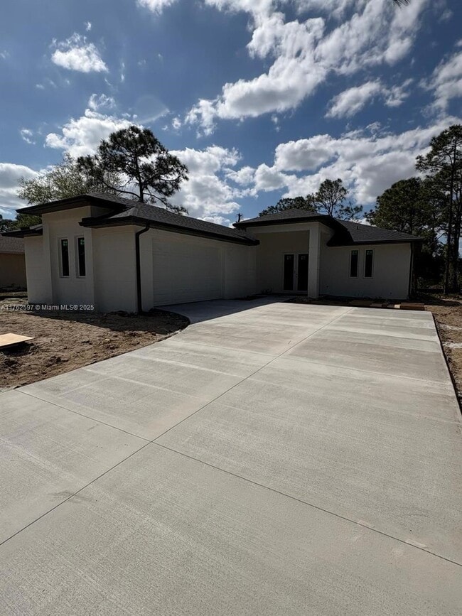 Building Photo - 727 Anaconda Ave S