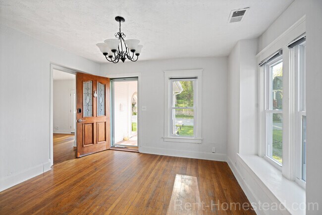 Foto del edificio - 4528 Cambridge St