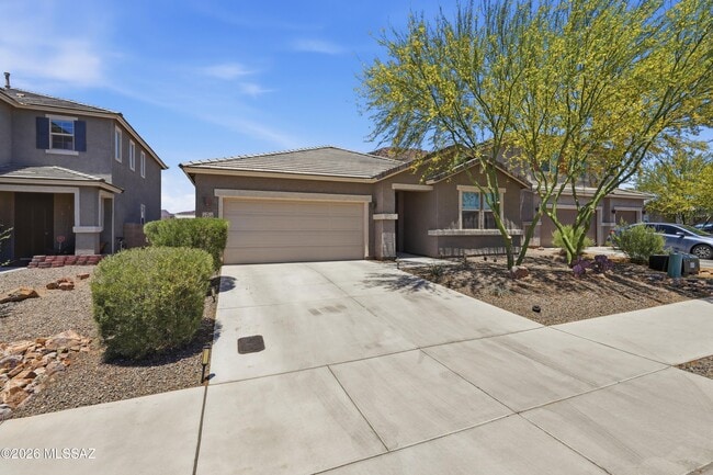 Building Photo - 4220 S Macy Cir