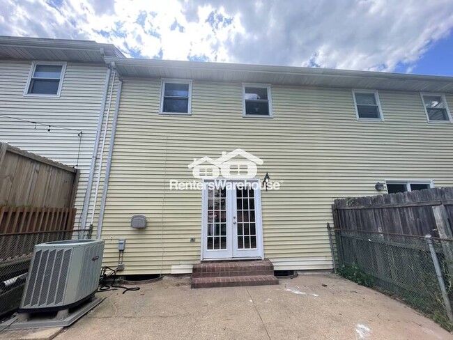 Building Photo - 2011 Wintergreen Pl