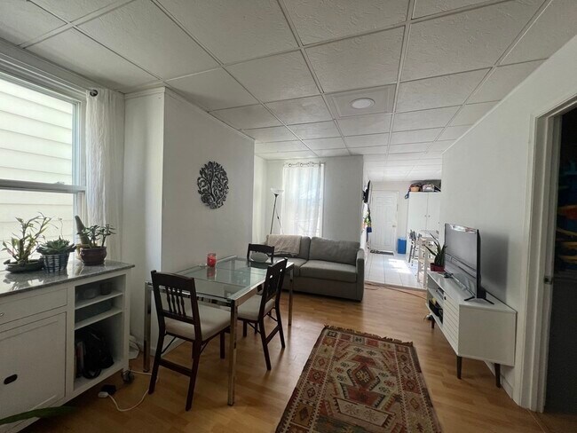 Foto del edificio - 248 Princeton St