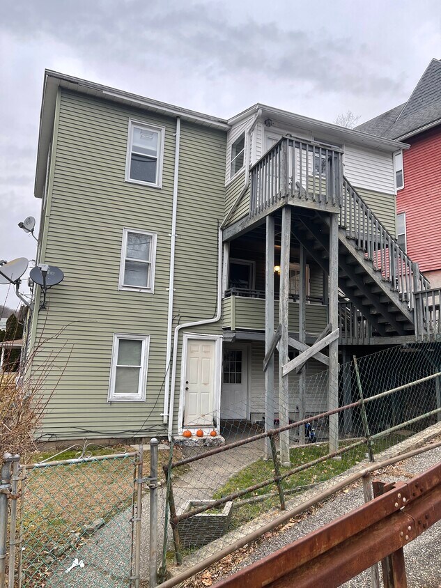 17 7th St Unit 2, Derby, CT 06418 Apartments in Derby, CT