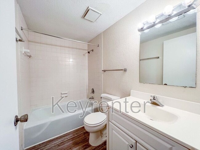 Building Photo - 530 Berlin Dr