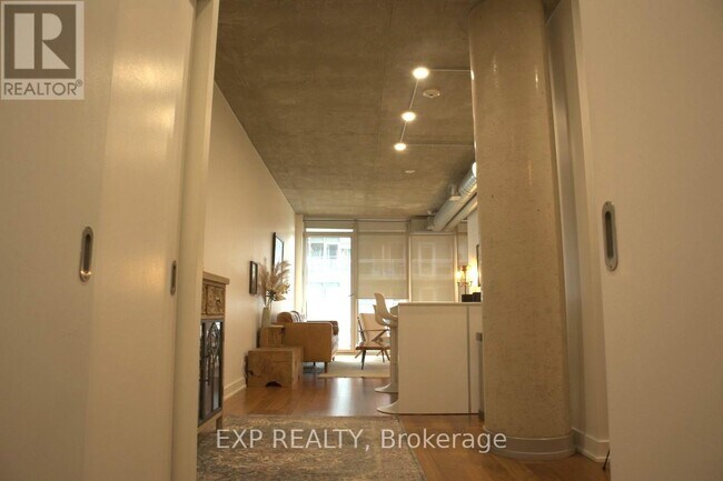 Photo du bâtiment - 354-354 Gladstone Ave