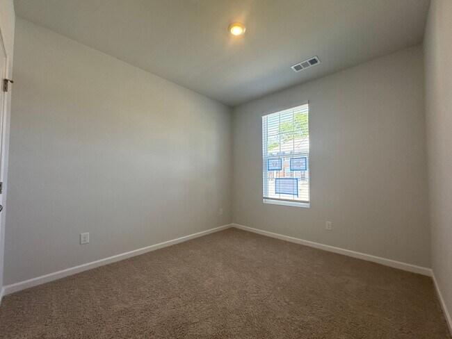 Photo - Beautiful 3BR Townhome in Prime Lebanon Location