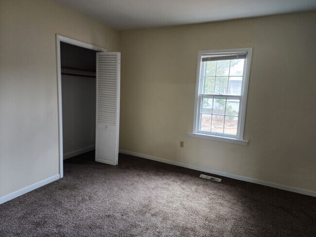 Foto del edificio - 2 Bedroom Home with Large Kitchen.  Pet Fr...