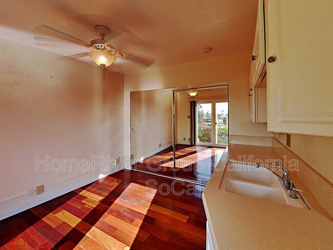 Building Photo - 2228 Vista Del Mar Dr