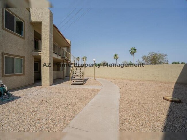Foto del edificio - 2220 W Dora St