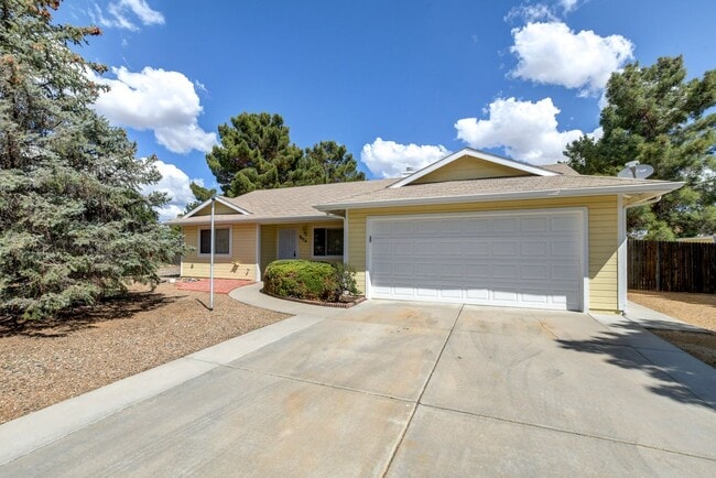 Building Photo - Nice three bedroom two bath home in PV!