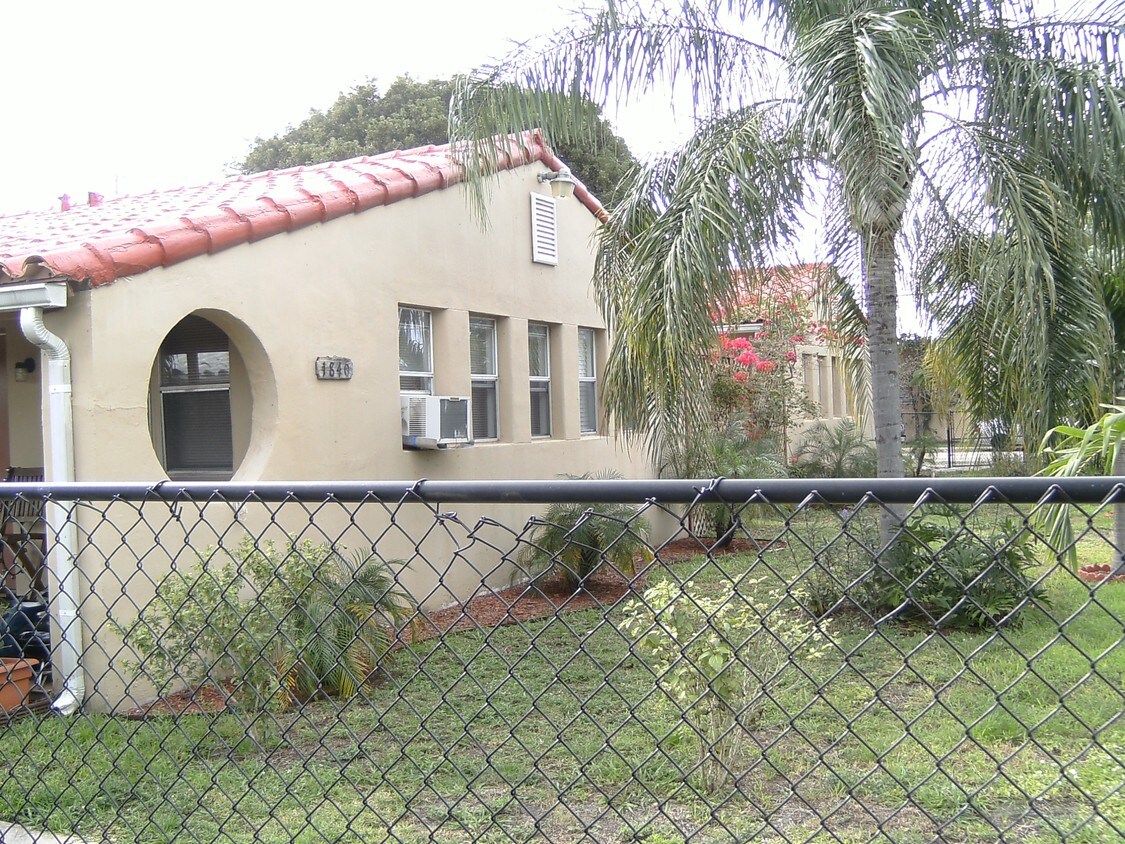 Building Photo - 1840-1844 Taft St
