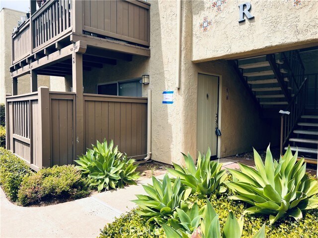 Foto del edificio - 1345 Cabrillo Park Dr