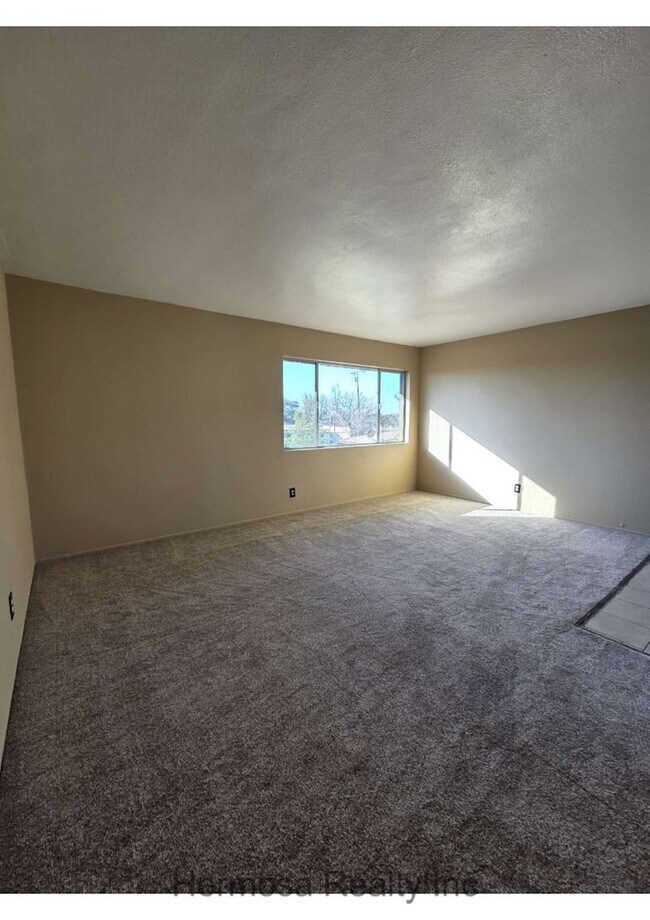 Foto del edificio - 1234 W J St