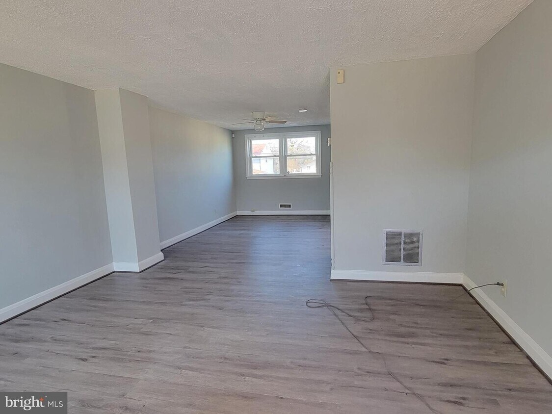 Foto principal - 1418 Barrett Rd