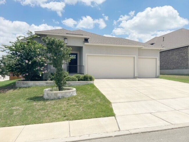 Foto del edificio - This stunning, 4BED/2BATH, well maintained...