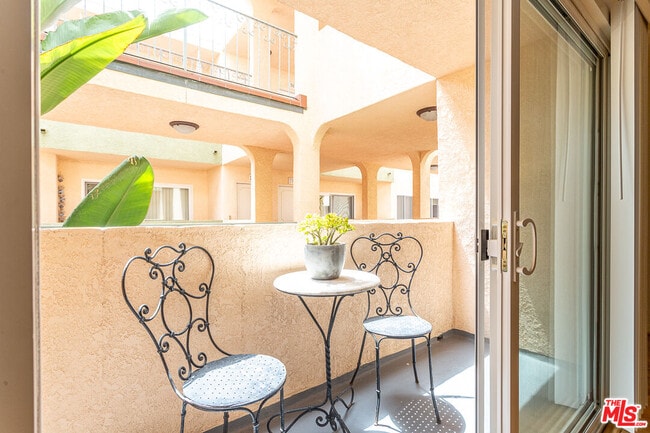 Foto del edificio - 914 Lincoln Blvd