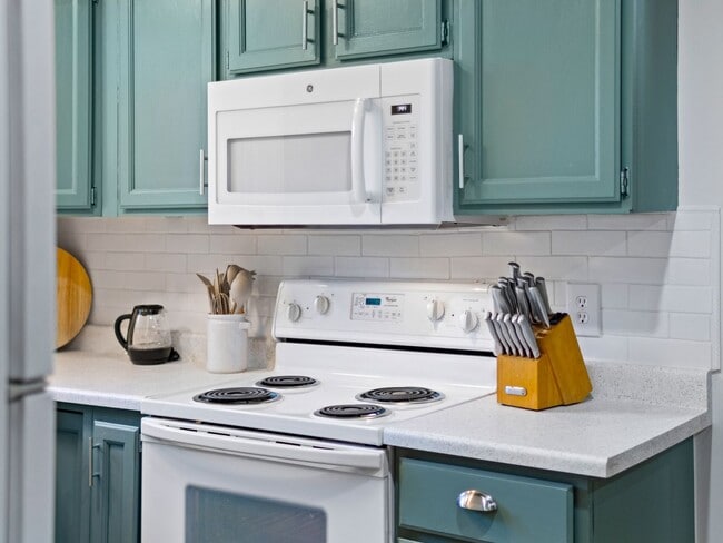 Building Photo - Cozy 2-Bed/1-Bath in Historic Browne’s Addition (Furnished)