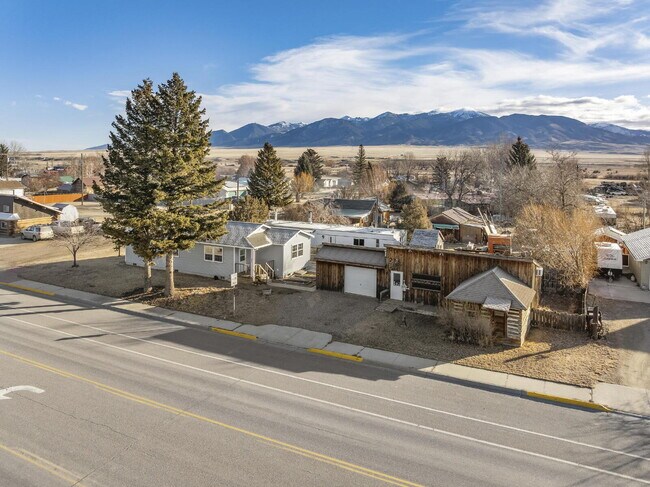 Foto del edificio - Cozy Living with Bonus Flex Space