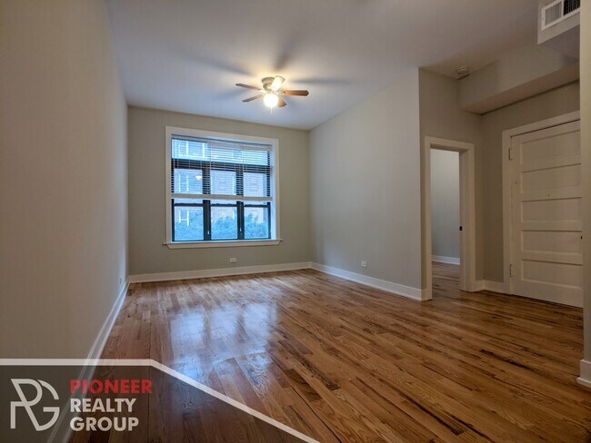Building Photo - 635 W Oakdale Ave