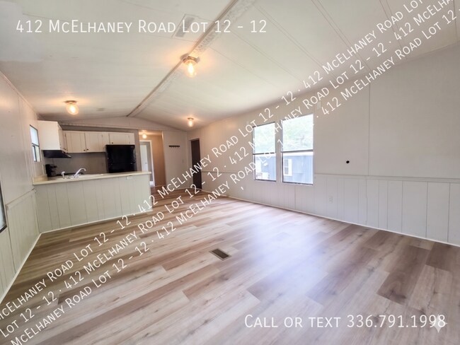 Foto del edificio - 412 McElhaney Rd