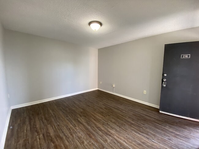 Foto del edificio - 2990 Rhodes Cir S