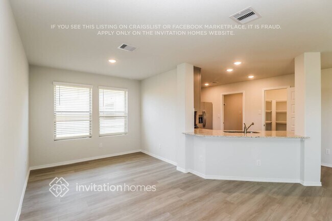 Building Photo - 5735 Daphne Dr