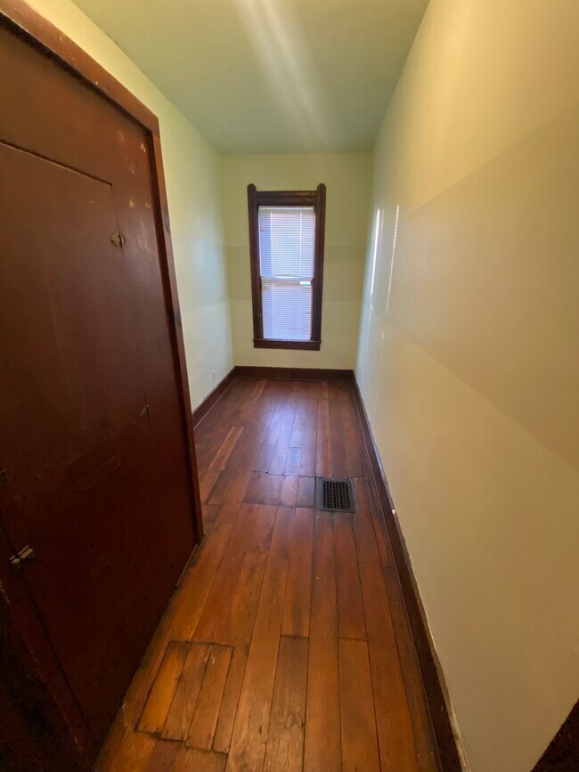 Dormitorio - 1122 N 10th St