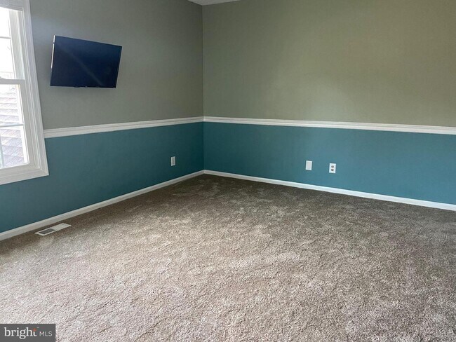 Building Photo - 503 Berkshire Way