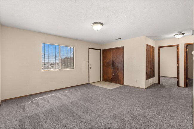 Foto del edificio - 5909 Berquist Pl NW