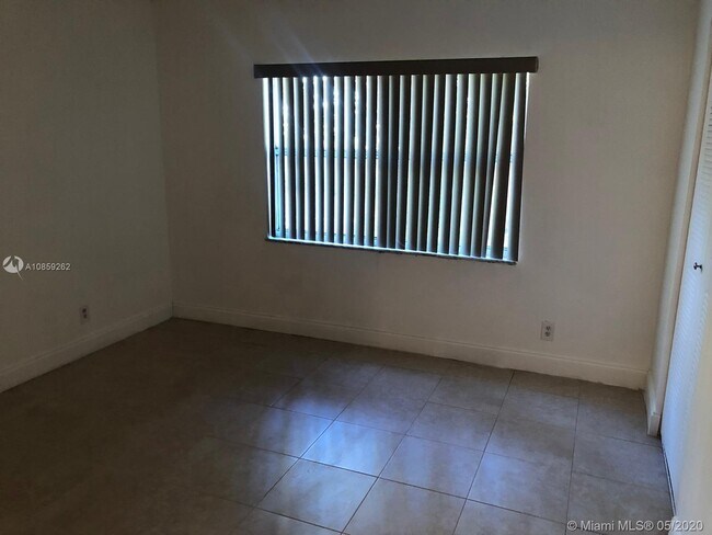 Foto del edificio - 18111 NW 68th Ave  H101 Hialeah Fl 33015