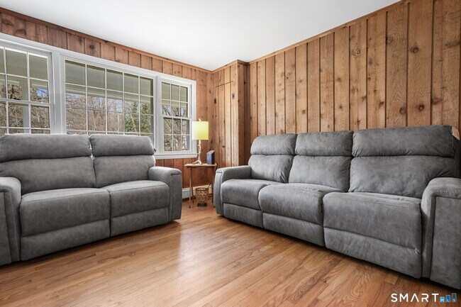 Foto del edificio - 15 Flat Rock Dr