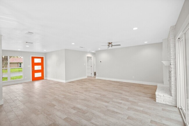 Foto del edificio - Stunning 3-Bedroom Single Family Home on C...
