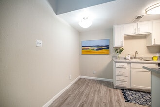 Albuquerque Apartments for Rent off Tramway - Villa Serena Apartments