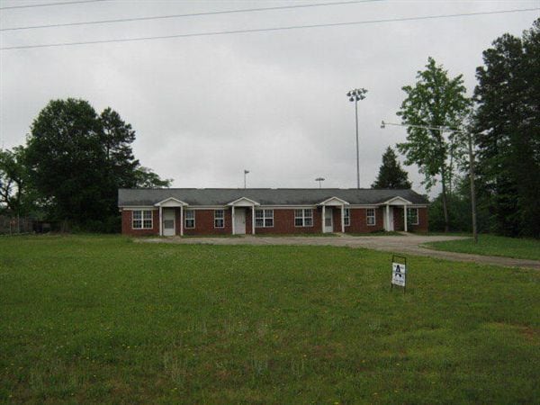 Building Photo - 303 Pine Ave