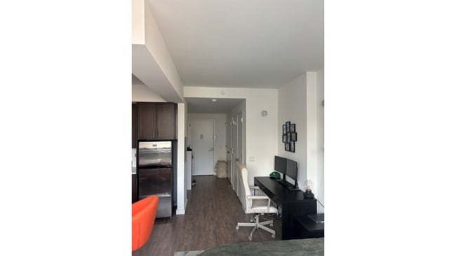 Foto del edificio - 425 W 18th St