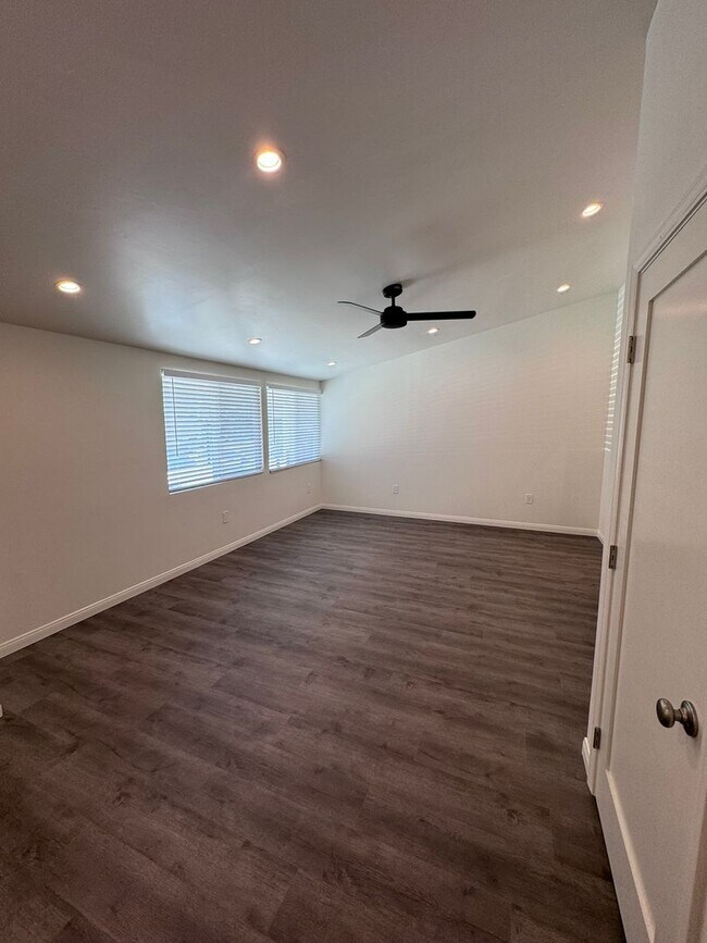 Foto del edificio - Stunning 3-Bedroom, 2-Bathroom Fully Remod...