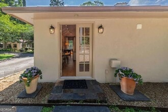 Building Photo - 2538 Parkside Dr NE