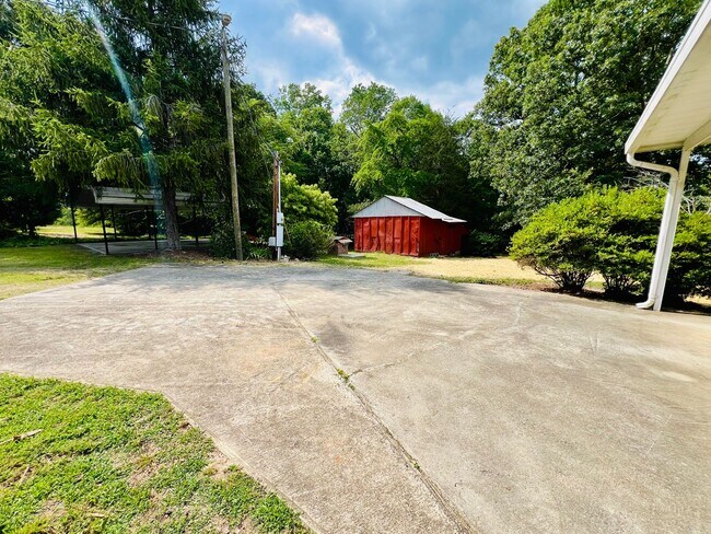 Building Photo - Exclusively Offered by Muse Realty Rentals...
