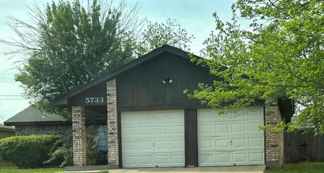 Building Photo - 5733 Quail Run St