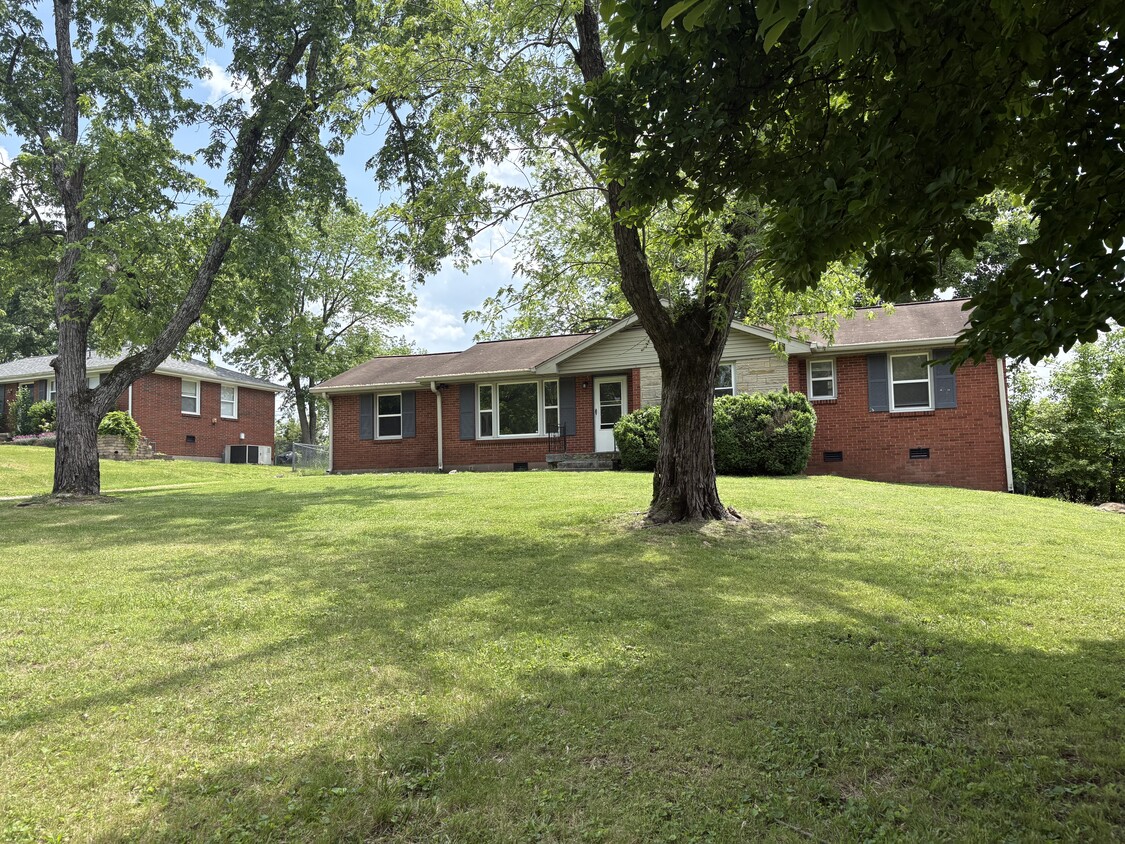 Foto principal - 2405 Ridgeland Dr
