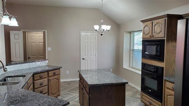 Building Photo - 1114 Camelot Dr