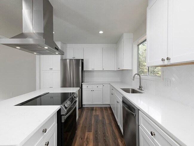 Foto del edificio - 2506 Kingsley Dr NE